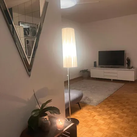 Spacious 2-room In Vibrant Paquis, Appartement Genève