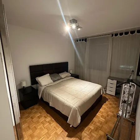 Spacious 2-room In Vibrant Paquis, Appartement *